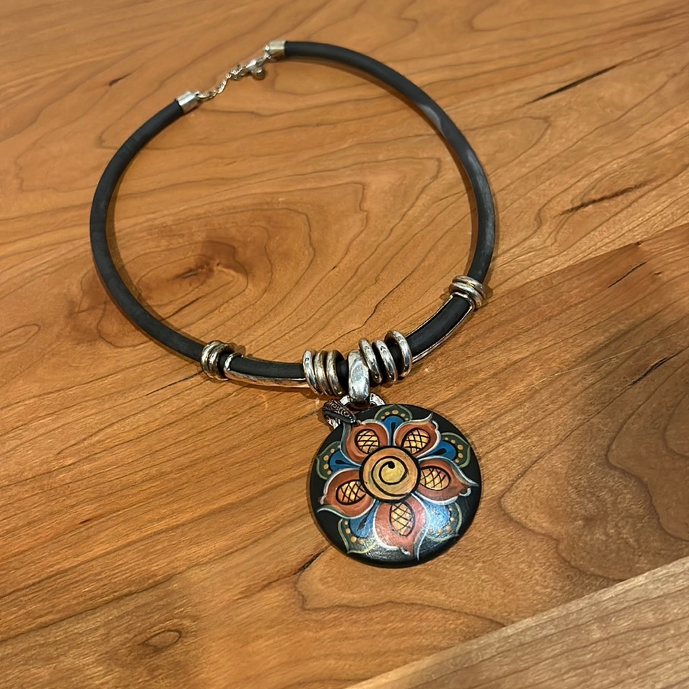 Statement necklace with a Scandinavian like flower paint design